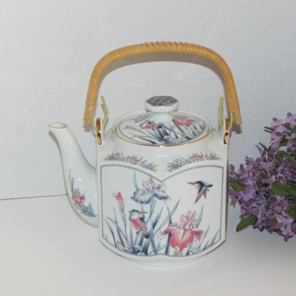 Vintage Tea Set Iris & Hummingbirds Teapot 4 Mugs Japan Cottagecore Cabincore - Picture 4 of 13